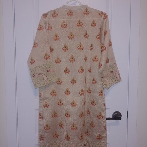 Organza Embroided Shirt with Choona Dupatta - Picture 3 of 4